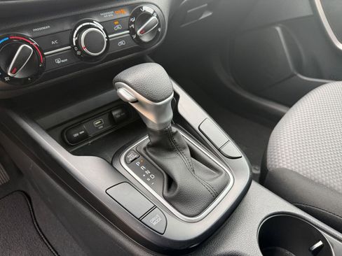 Used 2025 Kia Soul LX w/ LX Technology Package FWD image 41