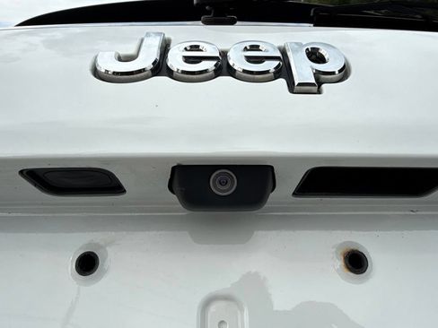 Used 2019 Jeep Cherokee Limited AWD/4WD image 15