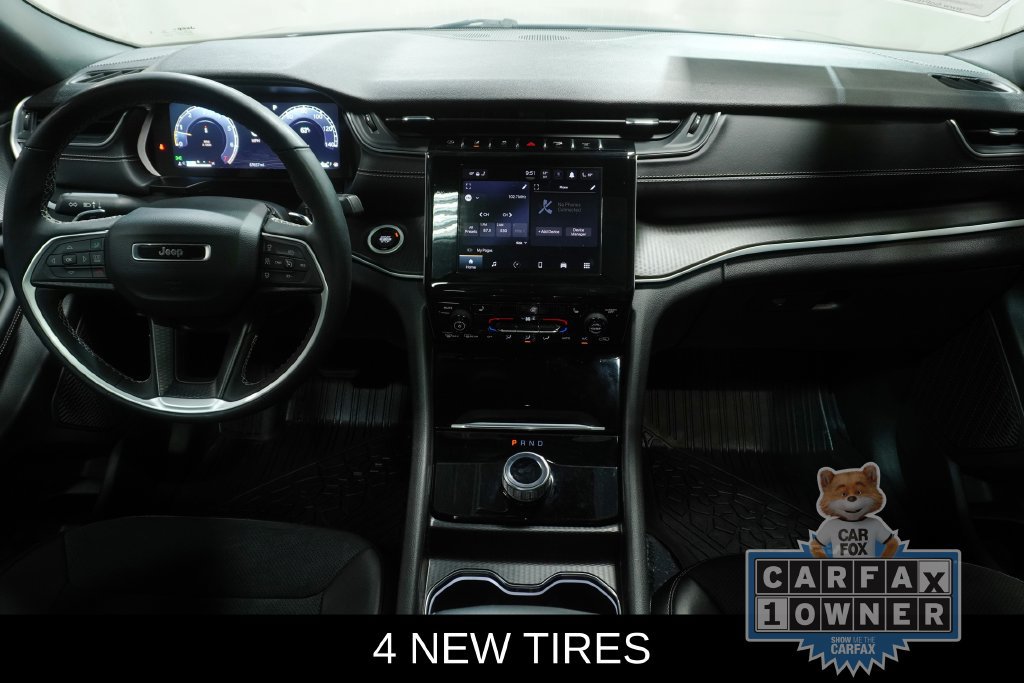 Used 2025 Jeep Grand Cherokee Altitude AWD/4WD image 4