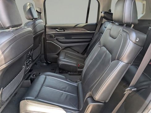 Used 2022 Jeep Grand Cherokee L Limited image 13