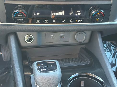 Used 2023 Nissan Rogue SV FWD image 29