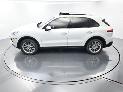 Used 2021 Porsche Cayenne image 32