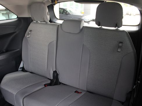 Used 2026 Toyota Sienna LE FWD image 28