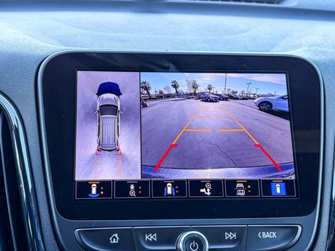 Used 2022 Chevrolet Equinox RS w/ Infotainment Package image 23