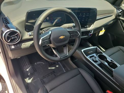New 2026 Chevrolet Equinox LT w/ Convenience Package II FWD image 18