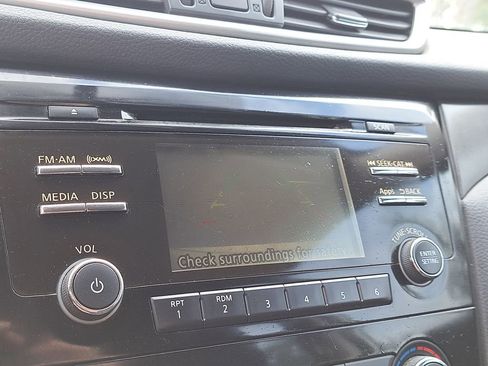 Used 2015 Nissan Rogue S image 21