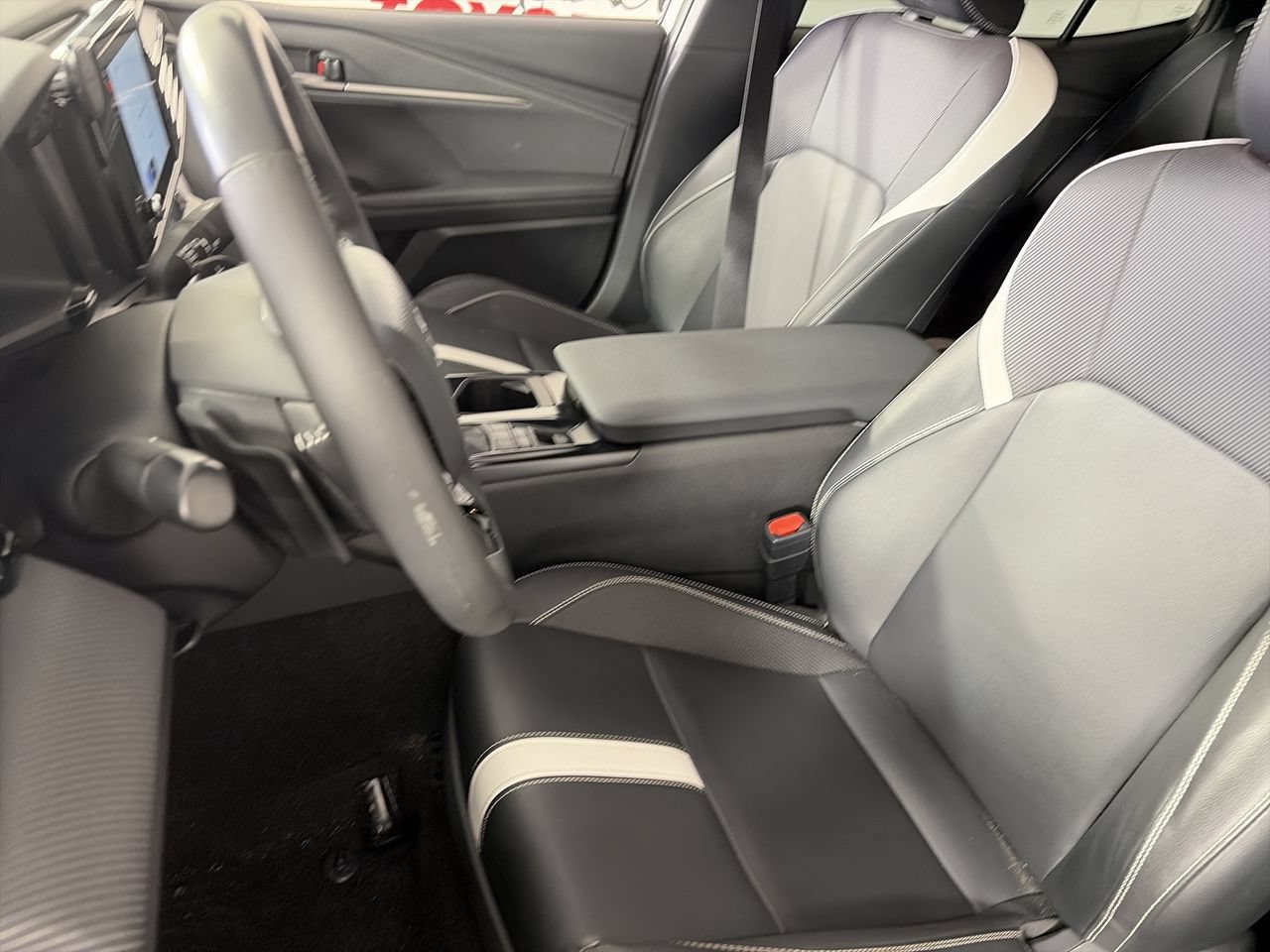 Used 2025 Toyota Camry SE FWD image 20