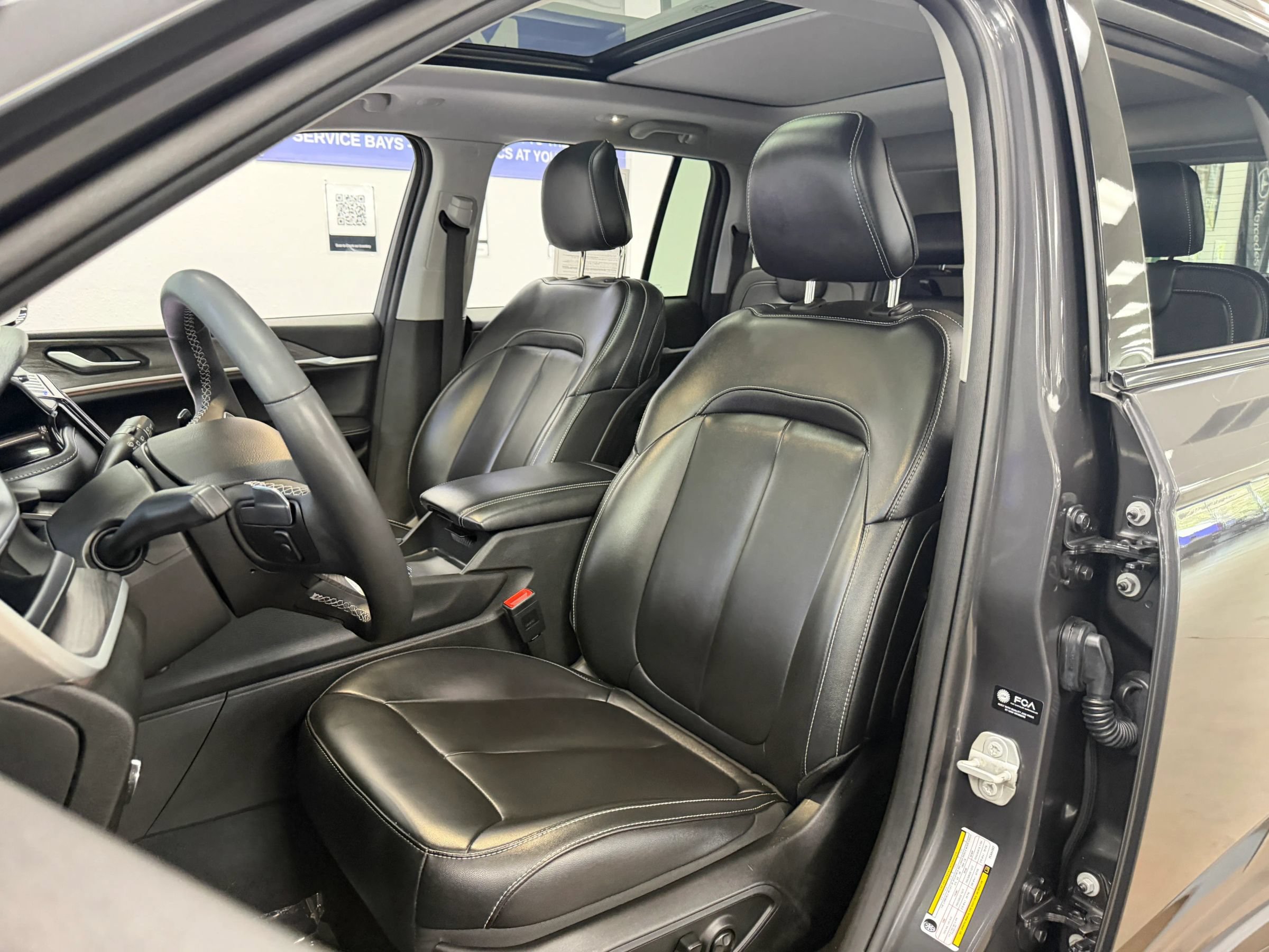 Used 2023 Jeep Grand Cherokee 4WD 4xe image 17
