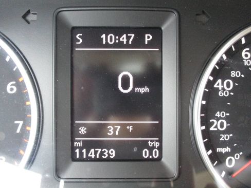 Used 2016 Volkswagen Tiguan SE image 14