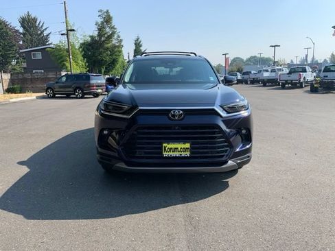 Used 2024 Toyota Grand Highlander AWD image 10