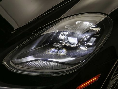 Certified 2018 Porsche Panamera RWD image 12