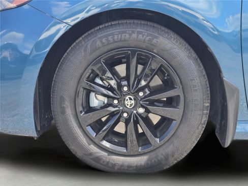 Used 2025 Toyota Camry LE FWD image 11