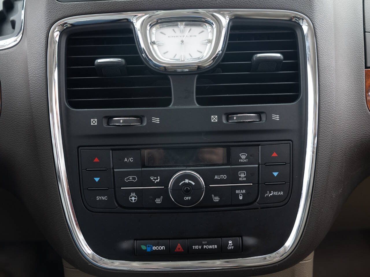 Used 2012 Chrysler Town & Country Touring-L w/ Entertainment Group #2 FWD image 37