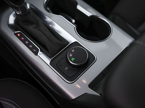 Used 2024 Chevrolet Blazer LT FWD image 19
