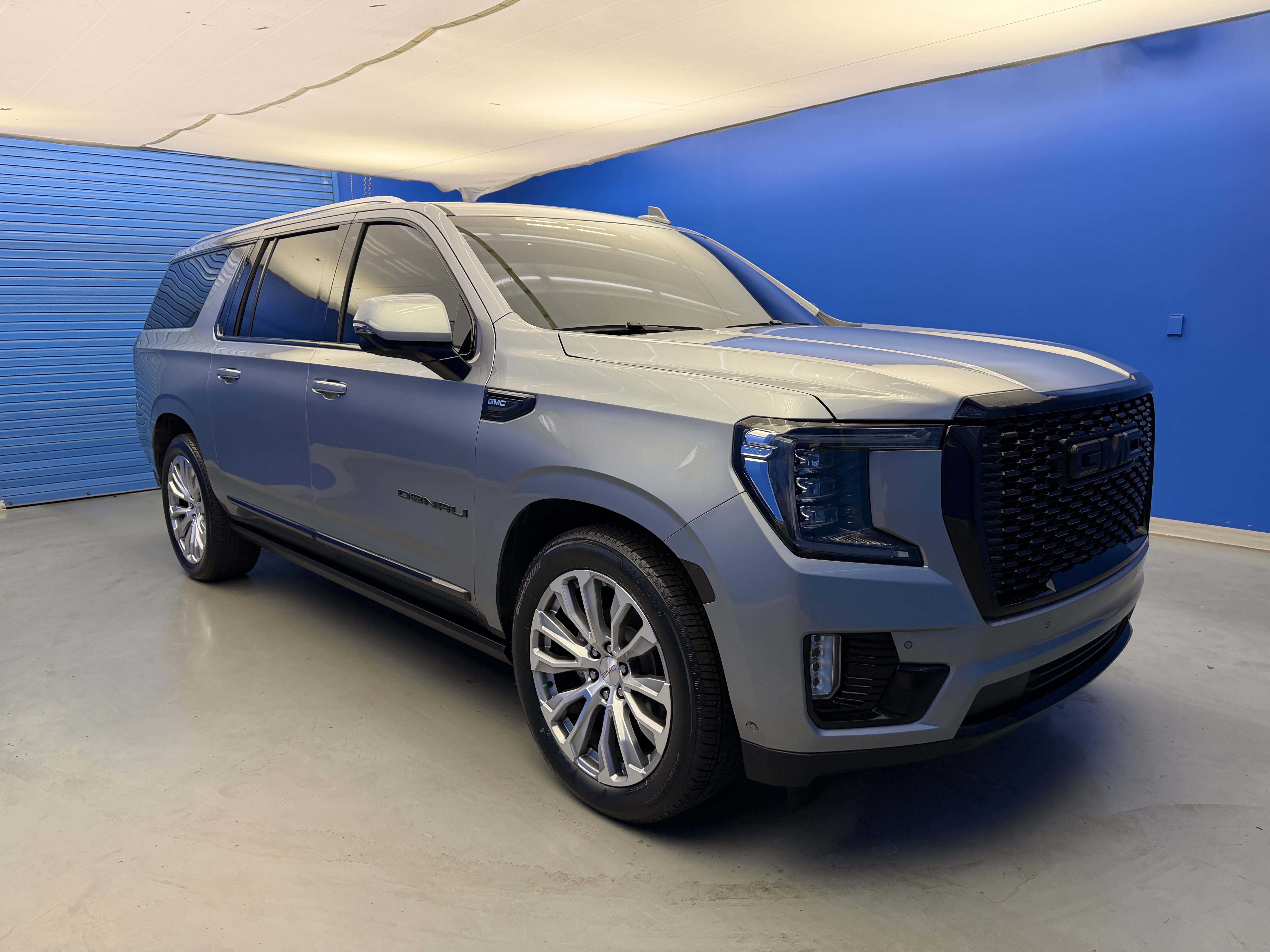Used 2024 GMC Yukon XL Denali w/ Denali Reserve Package AWD/4WD image 2