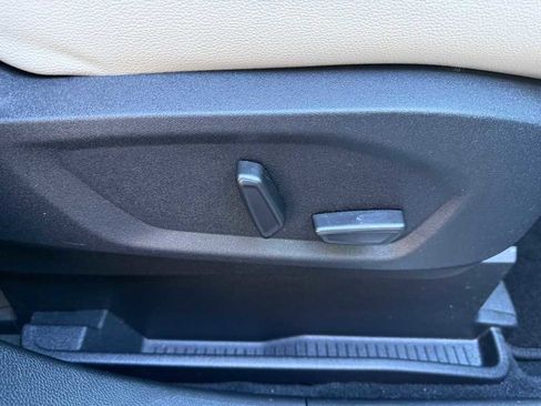 Used 2024 Ford Edge Titanium image 10