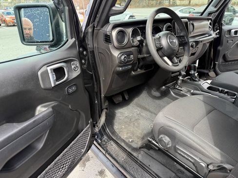 Used 2023 Jeep Wrangler Unlimited w/ Cold Weather Group image 18