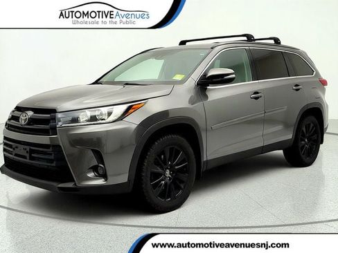 Used 2019 Toyota Highlander SE AWD/4WD image 1