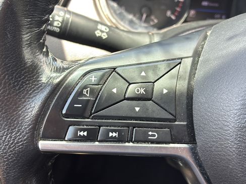 Used 2019 Nissan Rogue SV AWD/4WD image 35