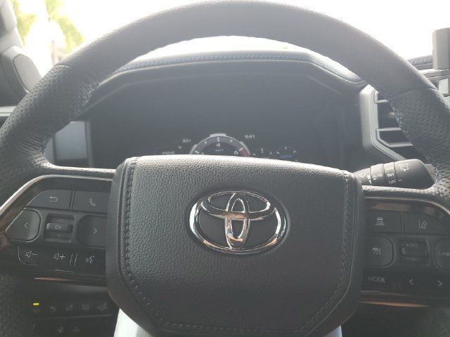 Used 2025 Toyota Sequoia Platinum AWD/4WD image 25