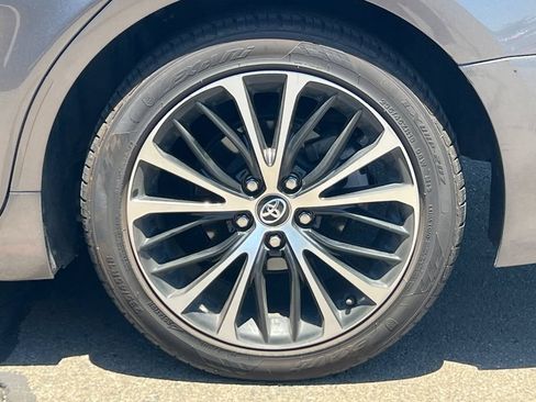 Used 2018 Toyota Camry SE FWD image 5