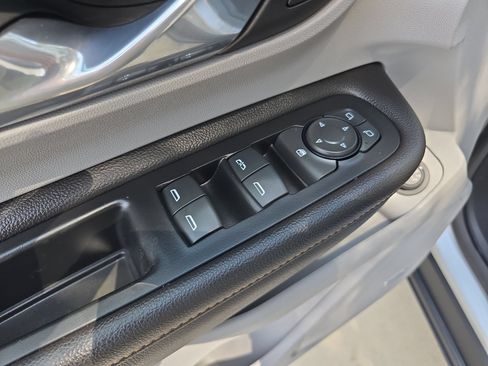 Certified 2020 GMC Terrain SLT w/ Preferred Package FWD image 12