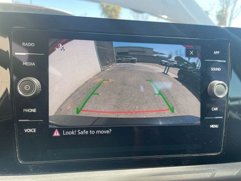 Used 2025 Volkswagen Jetta SE image 23