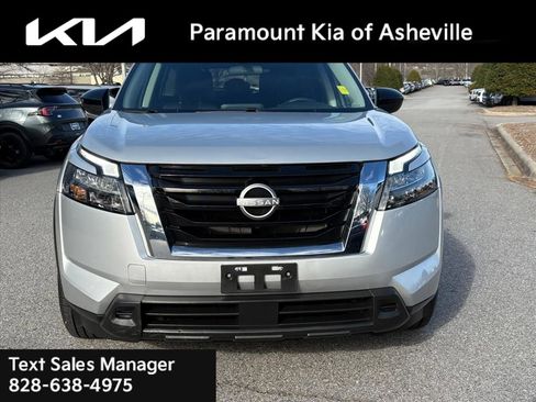 Used 2024 Nissan Pathfinder S image 2