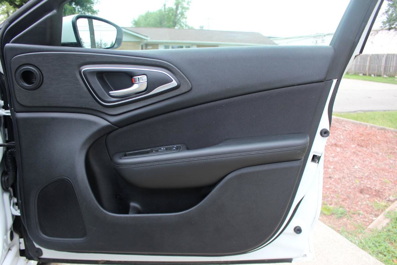 Used 2015 Chrysler 200 Limited w/ Convenience Group FWD image 37