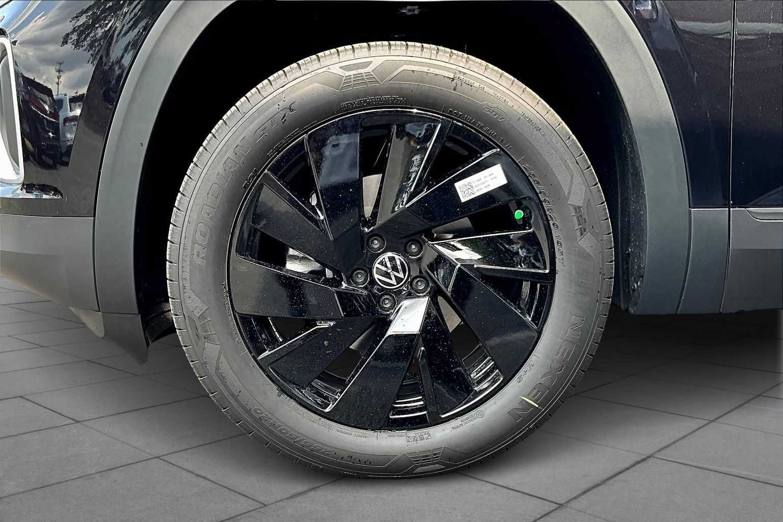 New 2026 Volkswagen Atlas SE FWD image 11