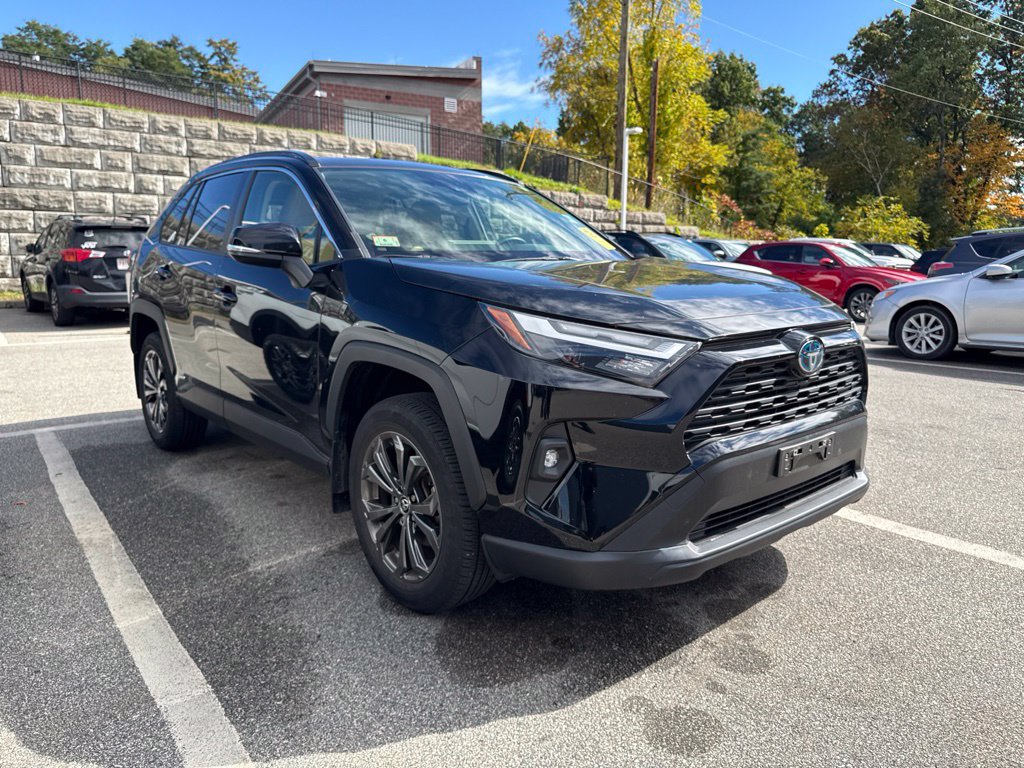 Used 2023 Toyota RAV4 XLE Premium AWD/4WD image 2