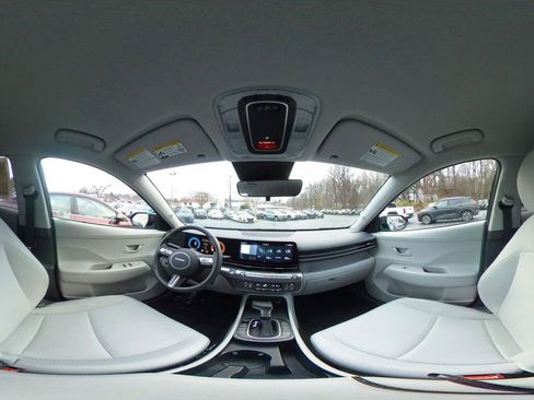 Used 2025 Hyundai Kona SEL AWD/4WD image 37