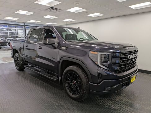 Used 2022 GMC Sierra 1500 Elevation w/ Preferred Package image 3