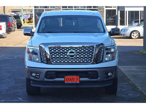 Used 2017 Nissan Titan Platinum Reserve image 11