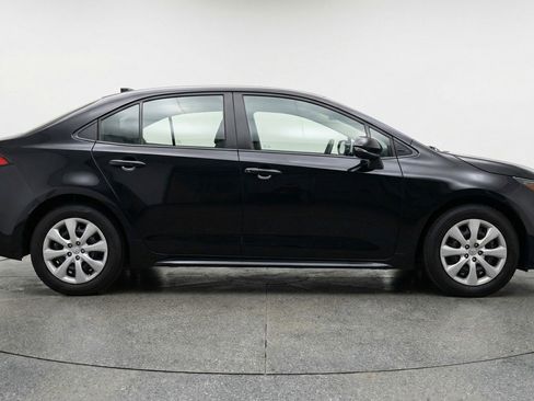 Used 2025 Toyota Corolla LE FWD image 11