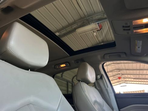 Used 2011 Cadillac SRX Premium image 18