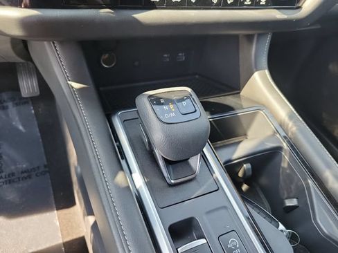 Used 2023 Nissan Pathfinder SL AWD/4WD image 33