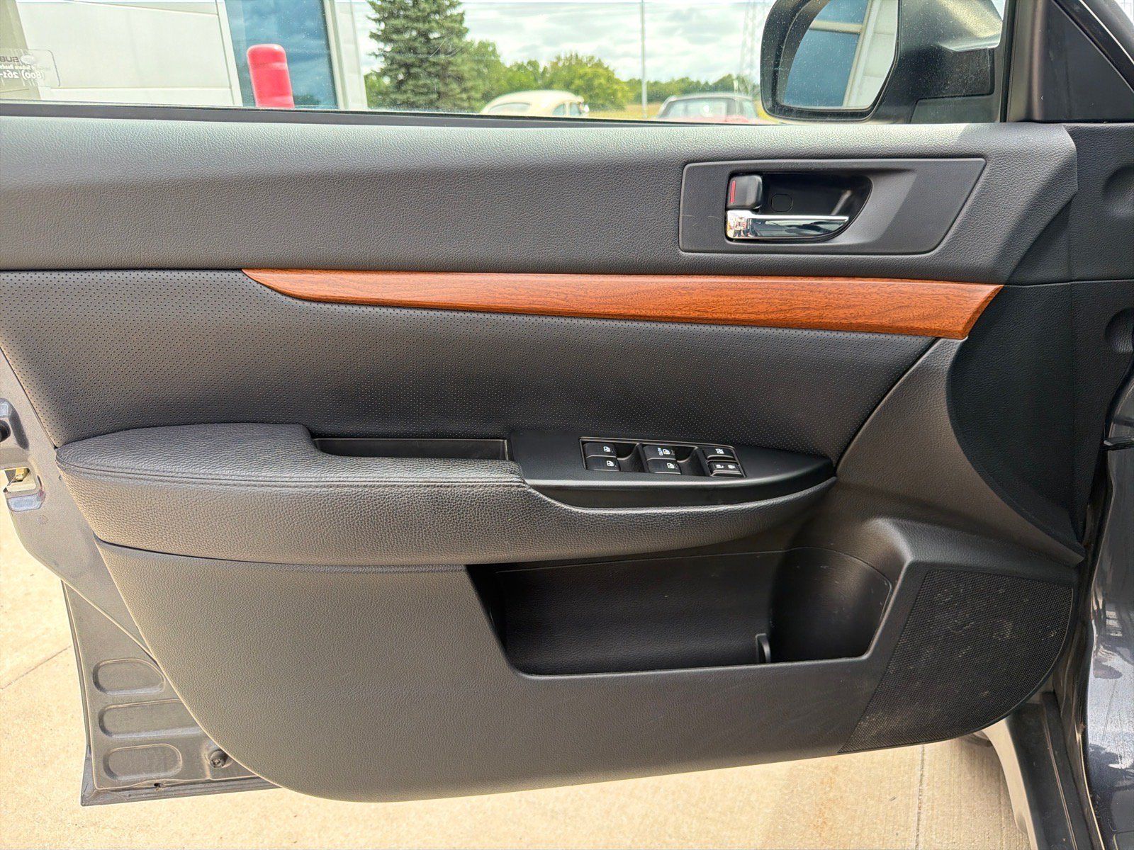 Used 2013 Subaru Outback 2.5i Limited AWD/4WD image 11