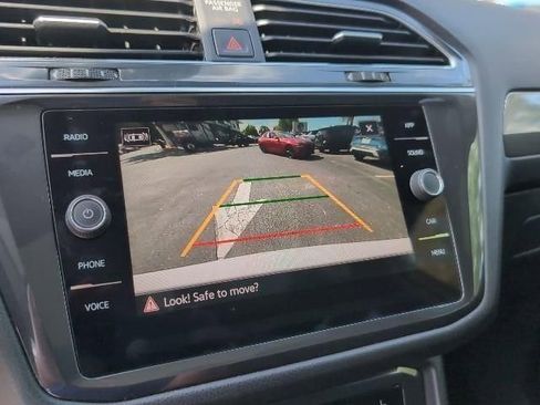 Used 2022 Volkswagen Tiguan SE w/ Panoramic Sunroof Package FWD image 20