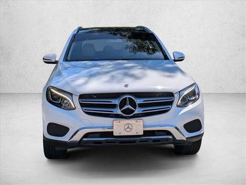 Used 2018 Mercedes-Benz GLC 300 4MATIC image 2