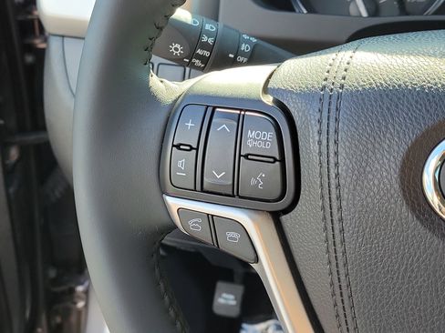 Used 2016 Toyota Highlander Limited AWD/4WD image 31
