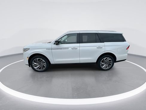 New 2025 Lincoln Navigator Reserve image 5