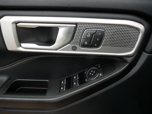 Certified 2020 Ford Explorer Limited AWD/4WD image 14