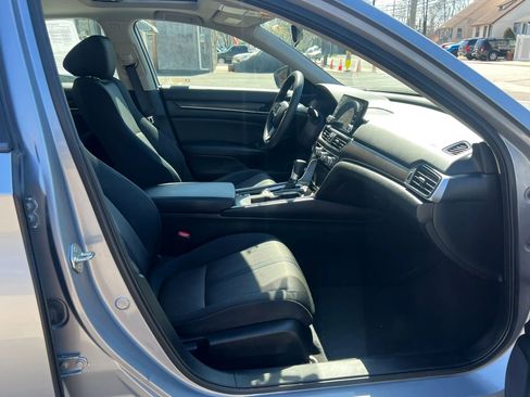 Used 2018 Honda Accord EX image 32
