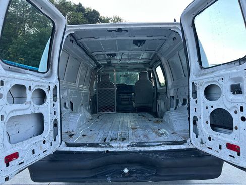 Used 2010 Ford E-350 and Econoline 350 Super Duty RWD image 12