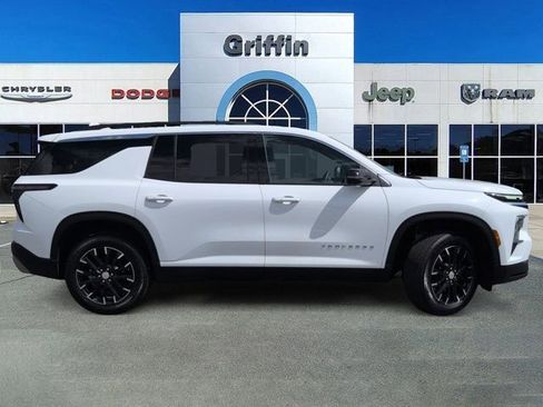 Used 2026 Chevrolet Traverse LT w/ Sun and Wheel Package AWD/4WD image 3