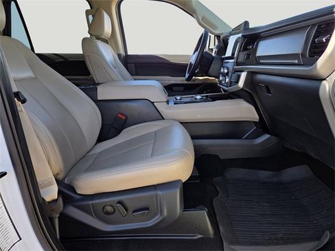 Used 2024 Ford Expedition Max XLT image 14
