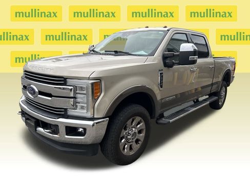 Used 2018 Ford F350 Lariat w/ Lariat Ultimate Package image 4