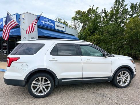 Used 2016 Ford Explorer XLT w/ Equipment Group 202A FWD image 12