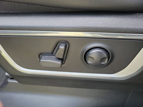 Used 2023 RAM 1500 Laramie image 16